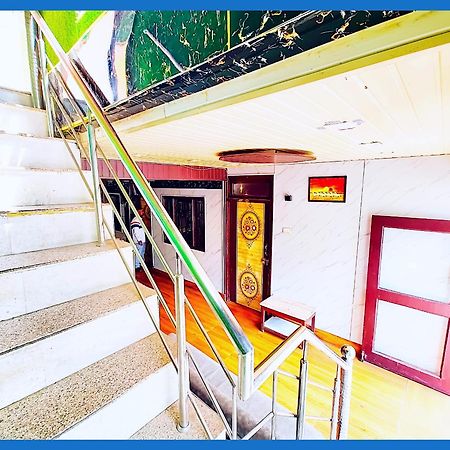 Flattiess ! Hotel Near Mall Road - Open Sitting Area On Terrace With Full Naini Lake View And Mountain Valley View - Wi Fi - Room Service Available - Top Rated Hotel Nainital Exterior photo